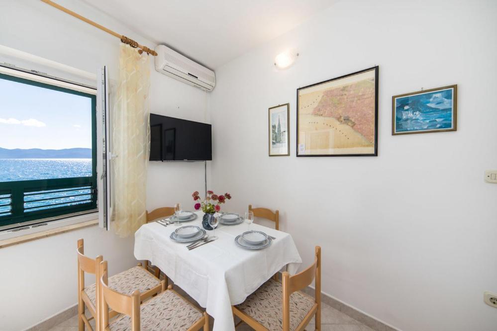 Apartments Dominko Brist Bagian luar foto