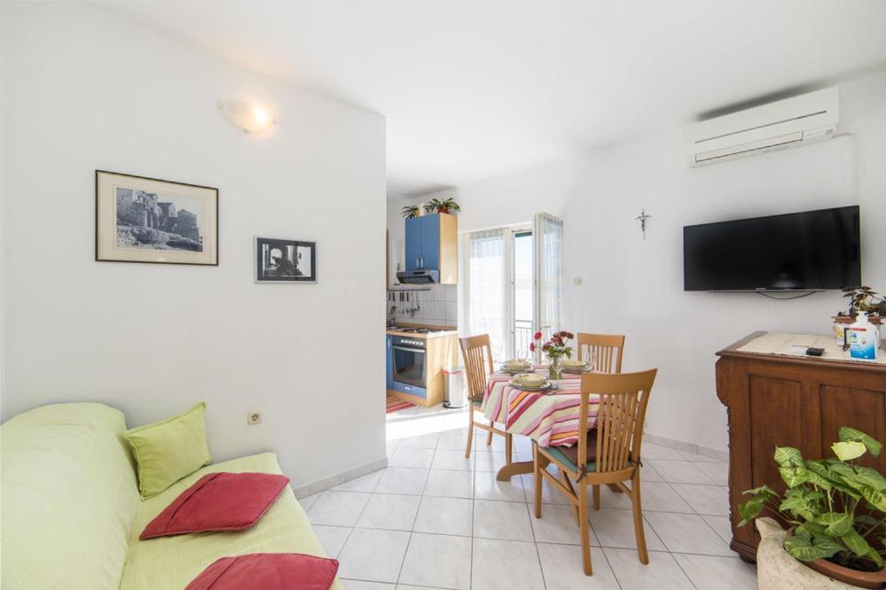 Apartments Dominko Brist Bagian luar foto