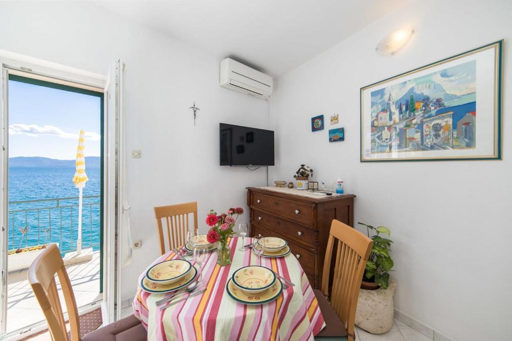 Apartments Dominko Brist Bagian luar foto
