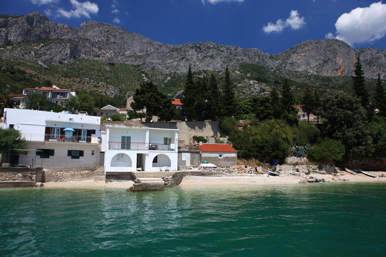 Apartments Dominko Brist Bagian luar foto
